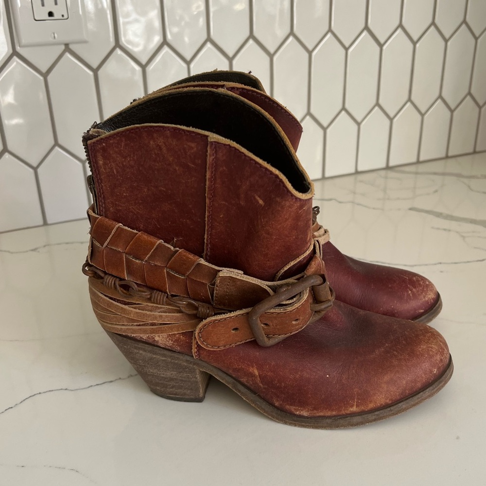Women Corral Rosebud Western Ankle Boot 
size 8.5